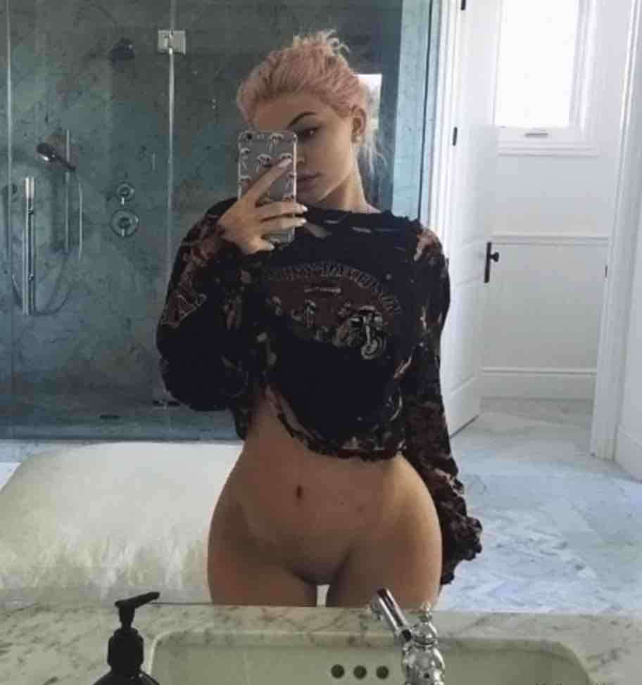 Kylie Jenner Nude 28
