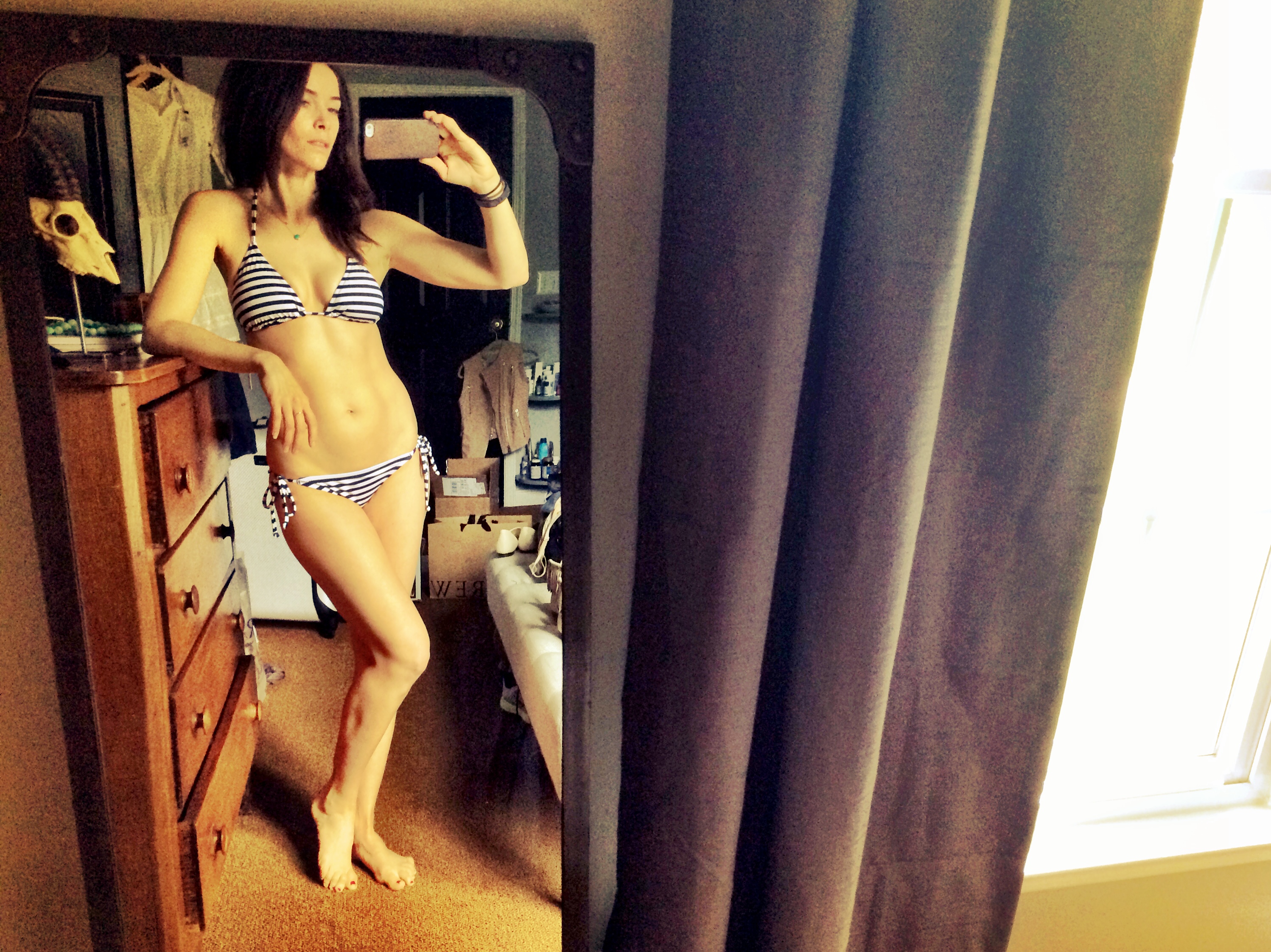 Abigail Spencer Half-Nude in Sexy Swimsuit Selfie