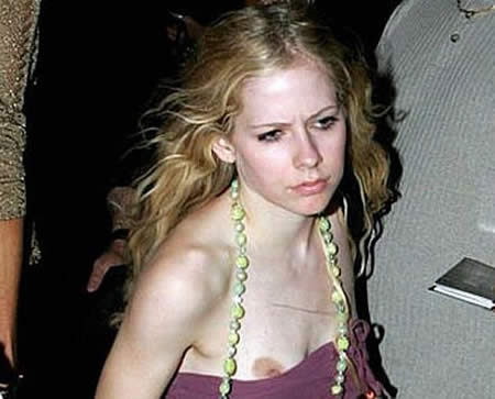 Avril Lavigne Nude Nipple Slip in Public