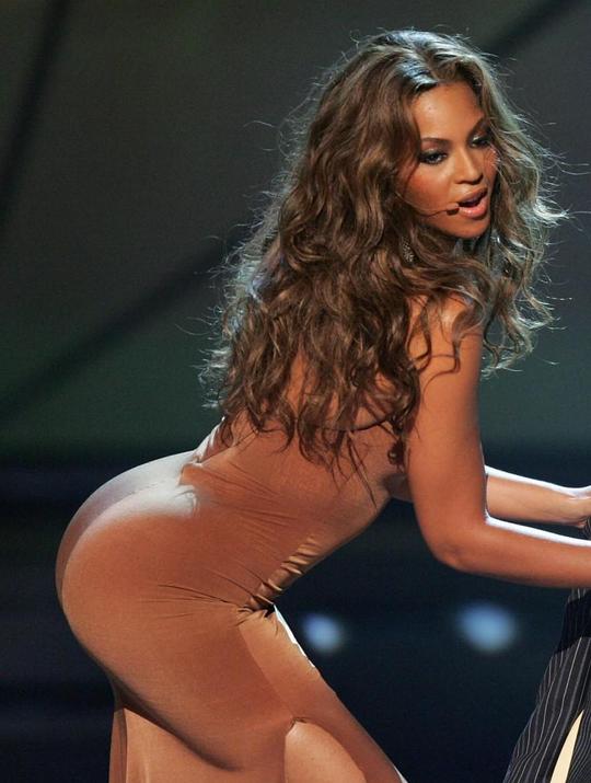 Beyonce Hot Performing in Sexy Tight Dress