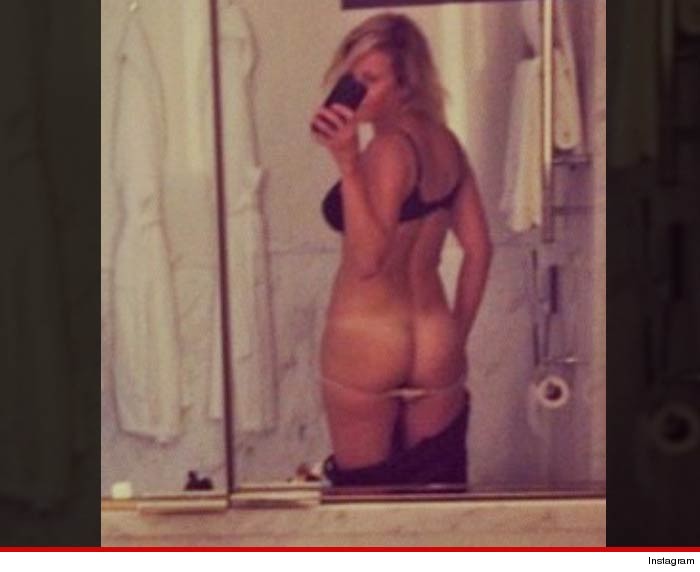 Chelsea Handler Nude Butt Selfie Leaked