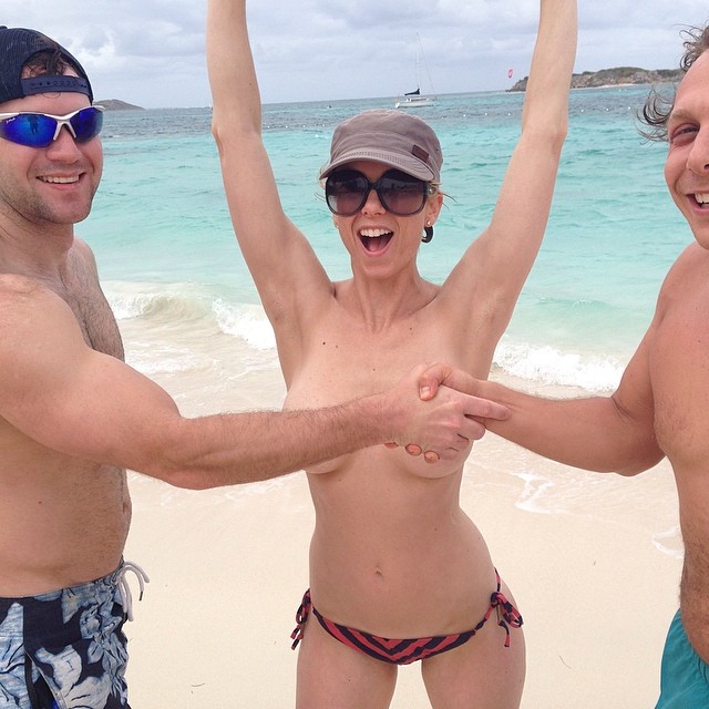 Iliza Shlesinger Nude Boobs Covered By Her Friends