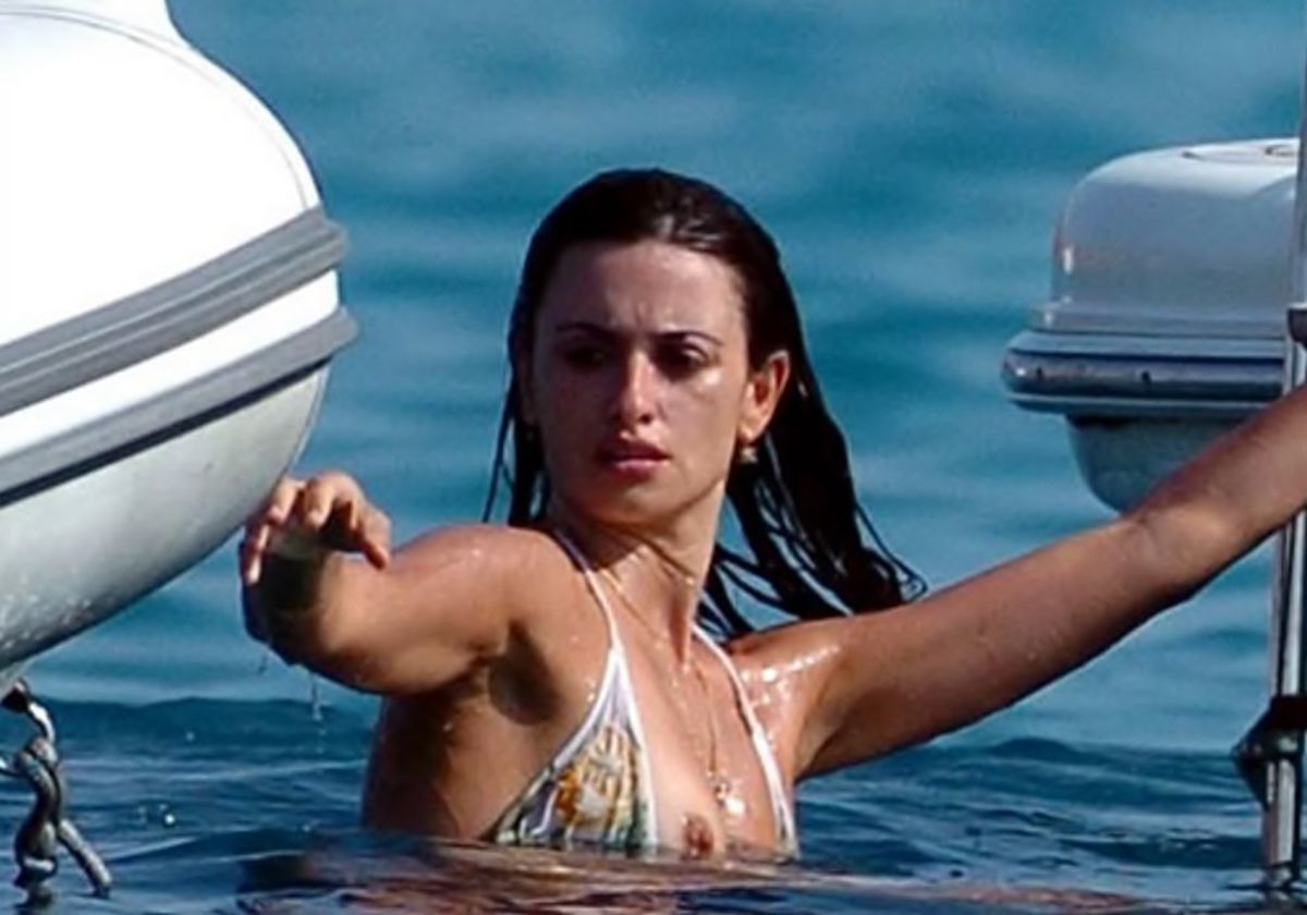 Penelope Cruz Nude Boob Slip In The Water