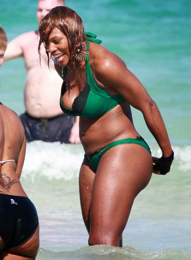 Serena Williams Pulling Tight Swimsuit Out of her Ass