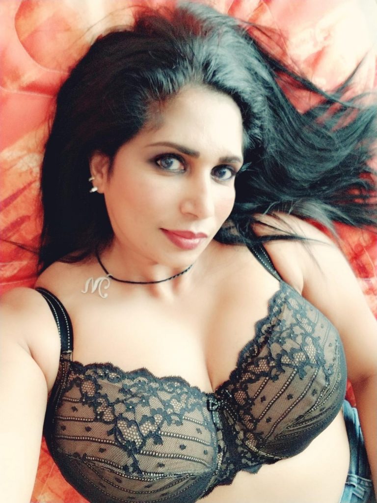 Busty Indian MILF Hottie Mini Richard Shows Her Tits for You gallery, pic 19